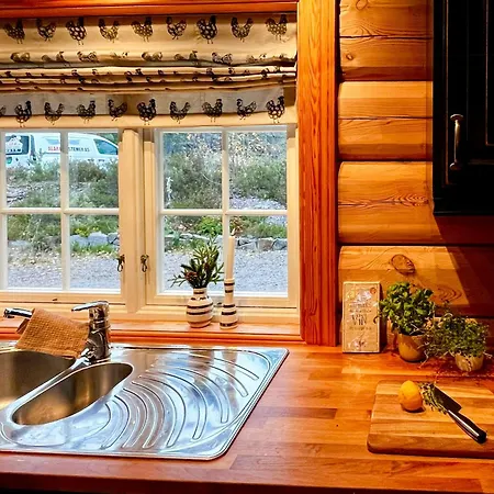 Dom wakacyjny Timber With Hot Tub And Views