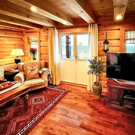 Timber With Hot Tub And Views *