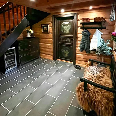 Timber With Hot Tub And Views *