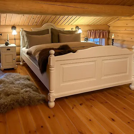 Dom wakacyjny Timber With Hot Tub And Views