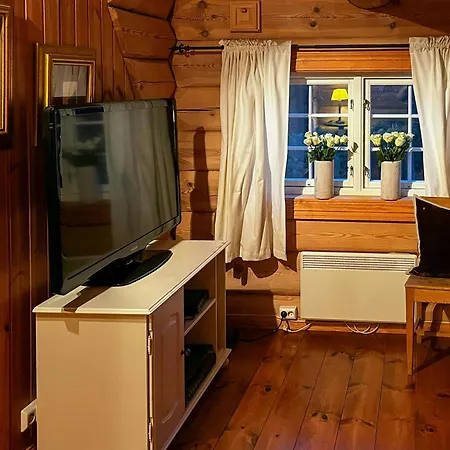 Timber With Hot Tub And Views Heimdal