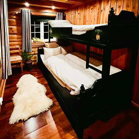 Dom wakacyjny Timber With Hot Tub And Views *