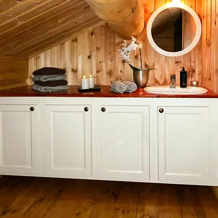 Timber With Hot Tub And Views Heimdal