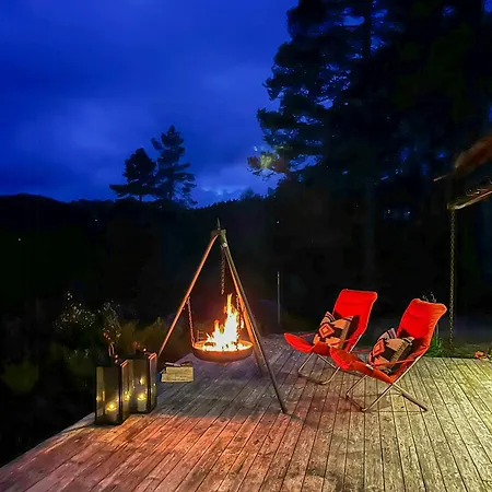 Dom wakacyjny Timber With Hot Tub And Views *
